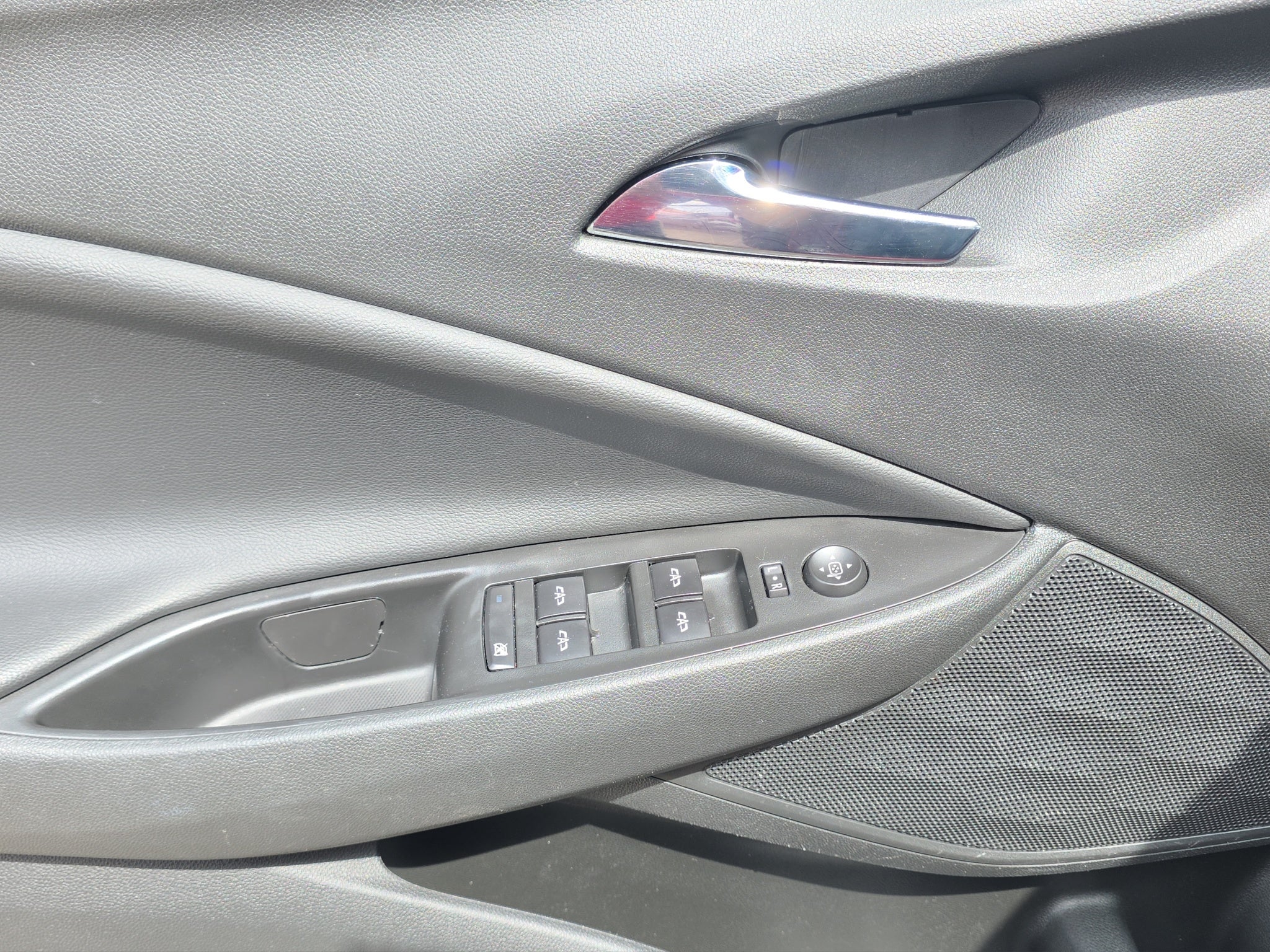 2023 Chevrolet ONIX E 4 PTS PREMIER RED LINE 10T TA AAC AUT BA VE F LED QC RA-16