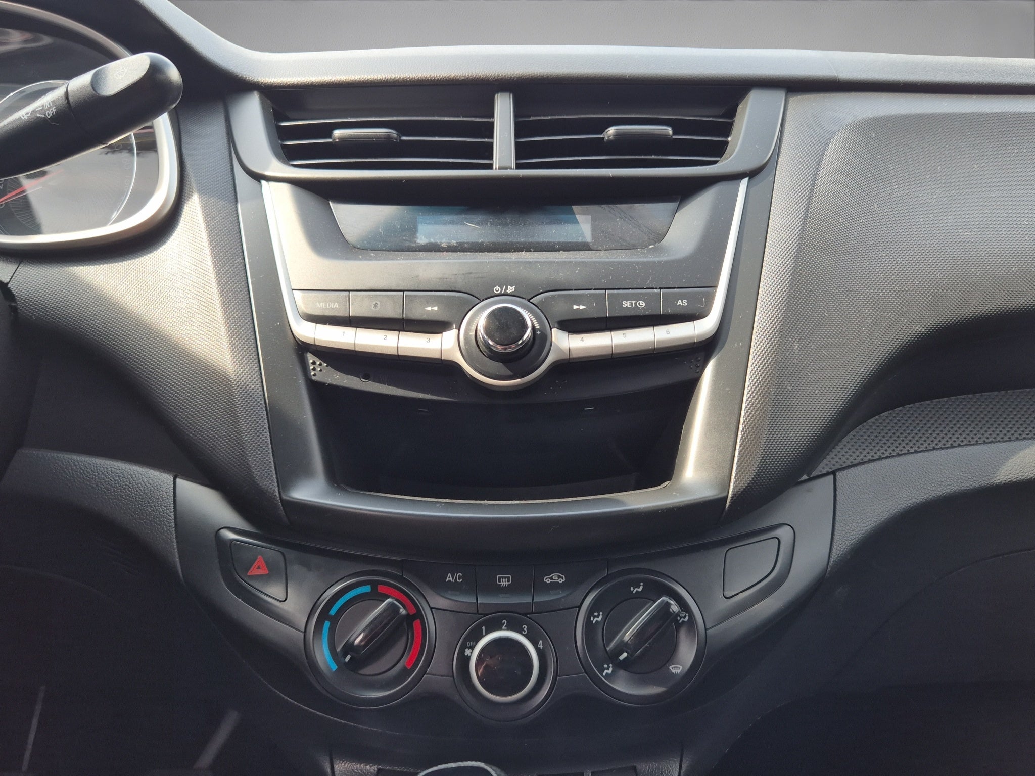 2022 Chevrolet AVEO 4 PTS LS TM5 AAC RA-15