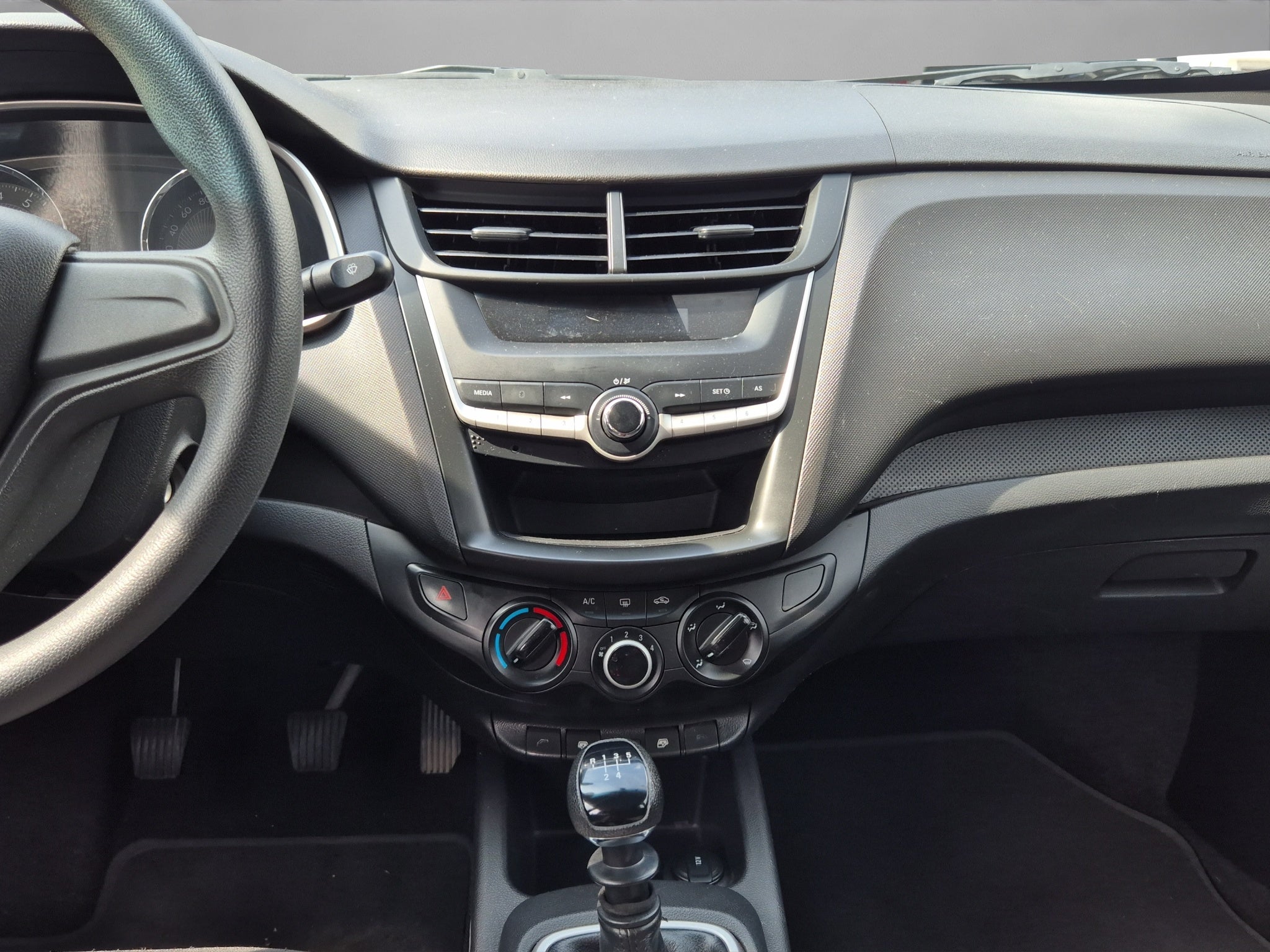 2022 Chevrolet AVEO 4 PTS LS TM5 AAC RA-15