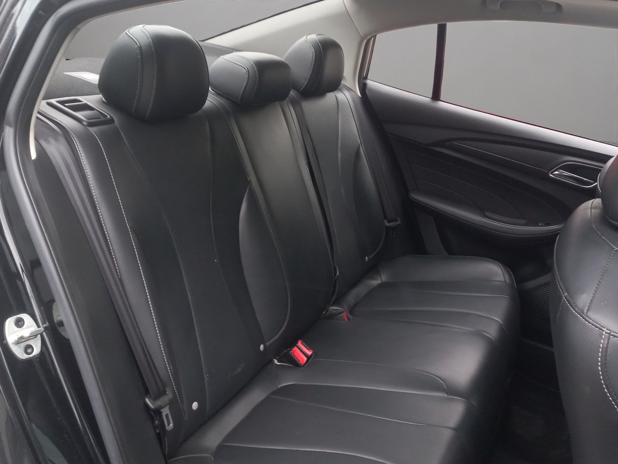 2023 MG MG 5 4 PTS ELEGANCE 15L TA VE PIEL QC RA-16