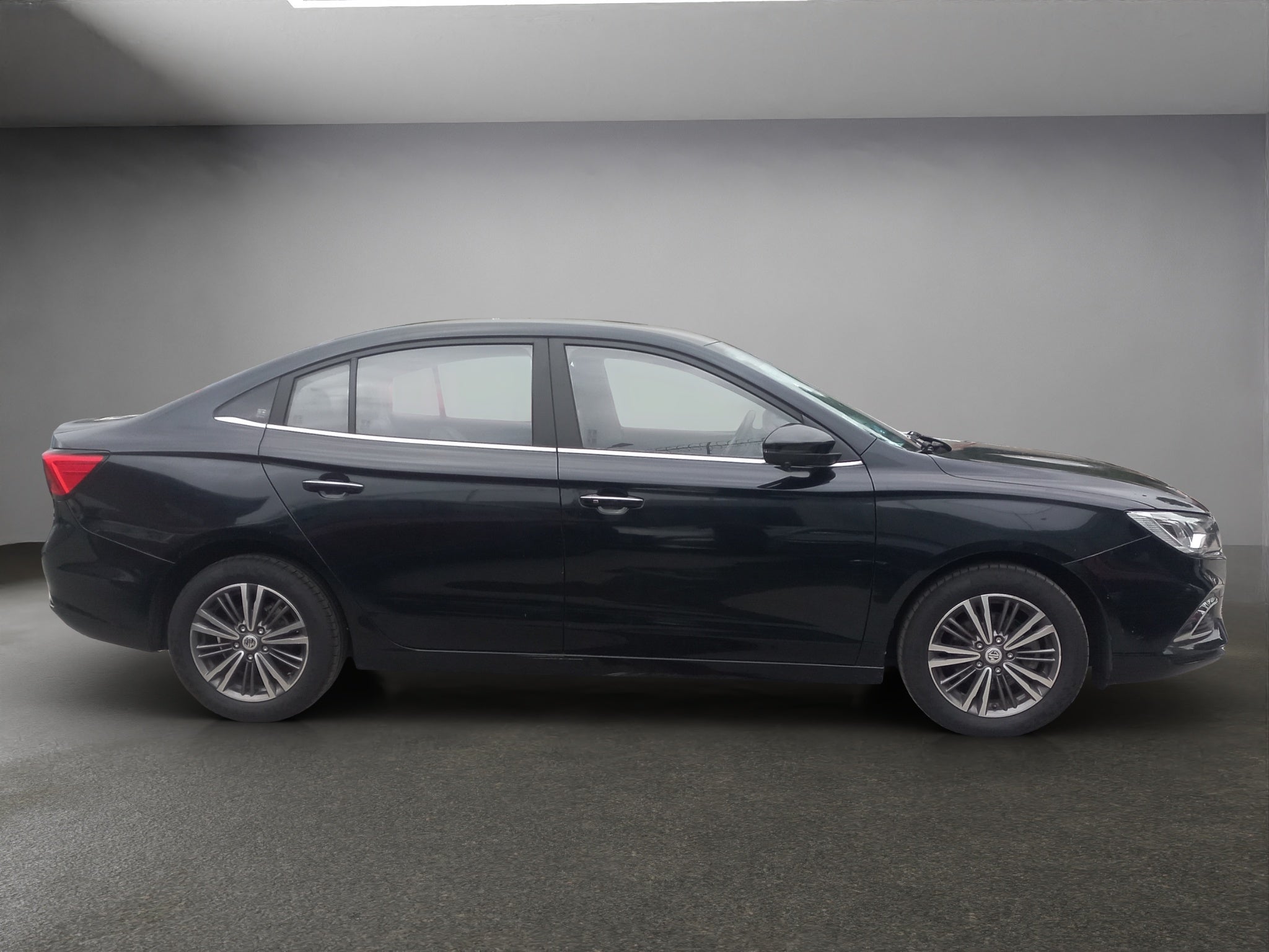 2023 MG MG 5 4 PTS ELEGANCE 15L TA VE PIEL QC RA-16