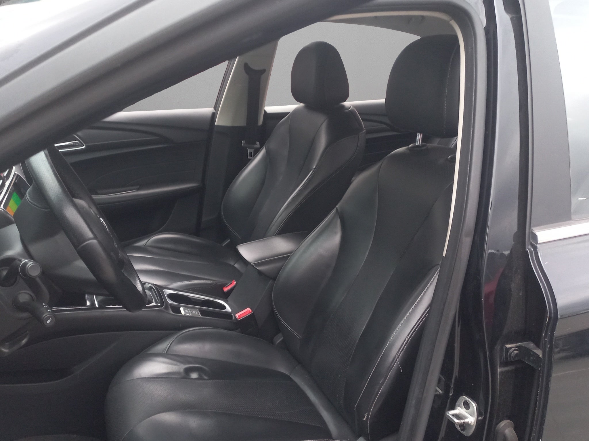 2023 MG MG 5 4 PTS ELEGANCE 15L TA VE PIEL QC RA-16