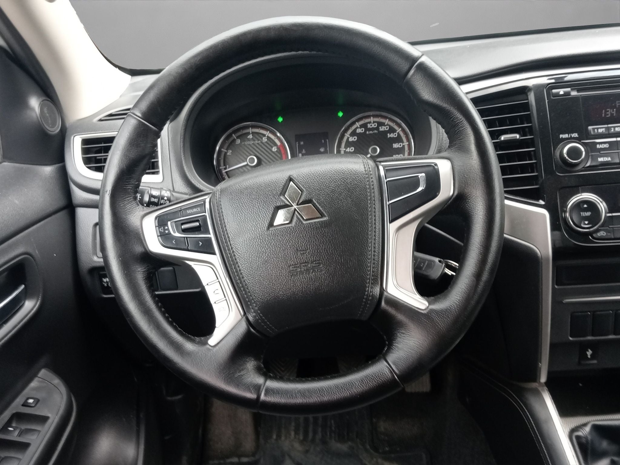 2022 Mitsubishi L200 2.4 Glx Cabina Doble 4x2 Mt