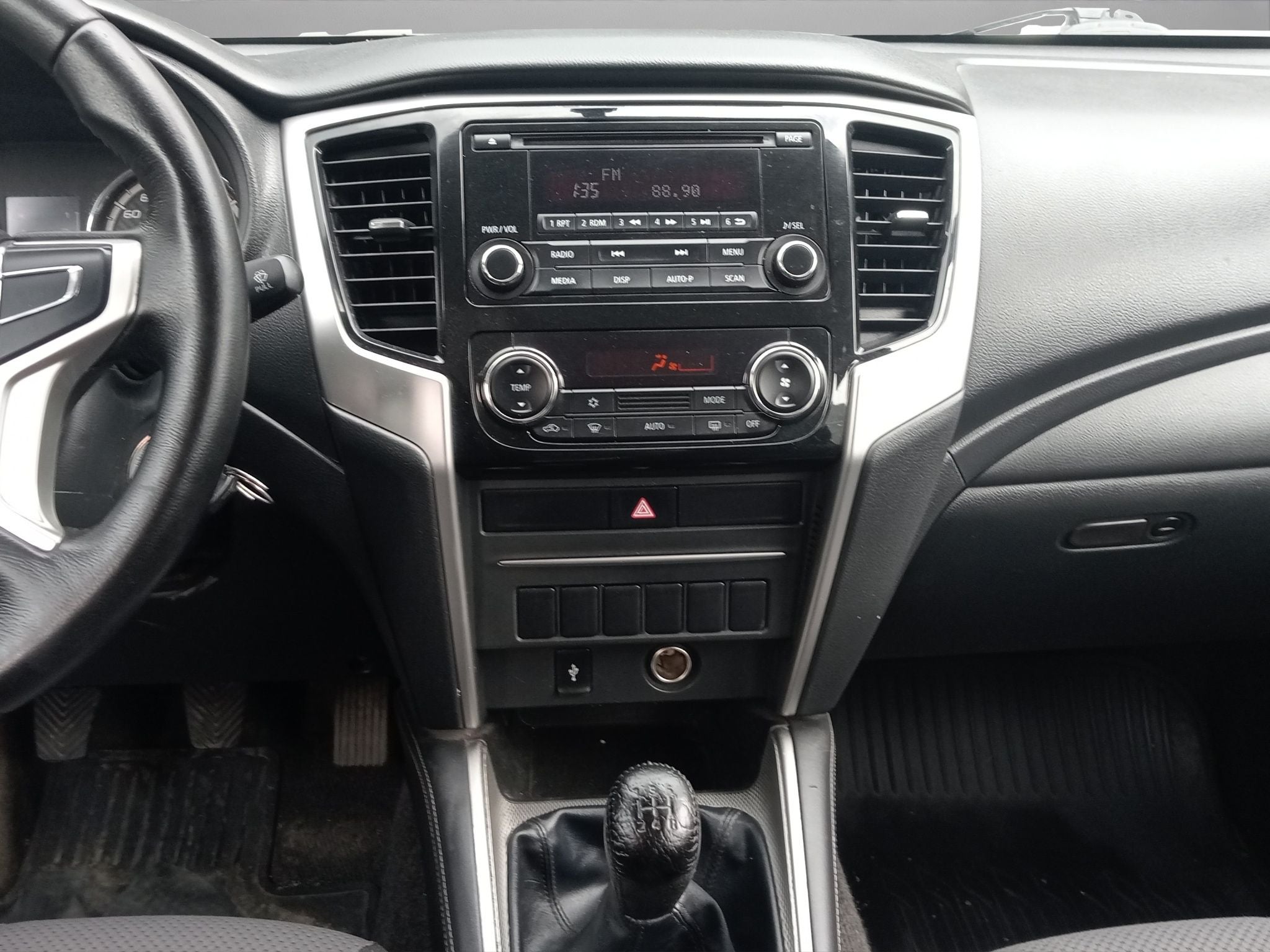 2022 Mitsubishi L200 2.4 Glx Cabina Doble 4x2 Mt